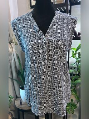 Navy & White Geometric Cap-Sleeve Women’s Top
